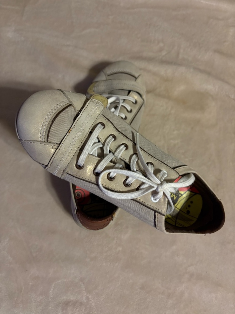 Merrell women’s Beige Canvas Sneakers with White Laces